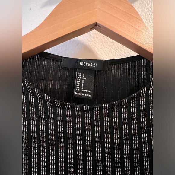 Forever21 Shimmer Crop Top - Picture 3 of 3